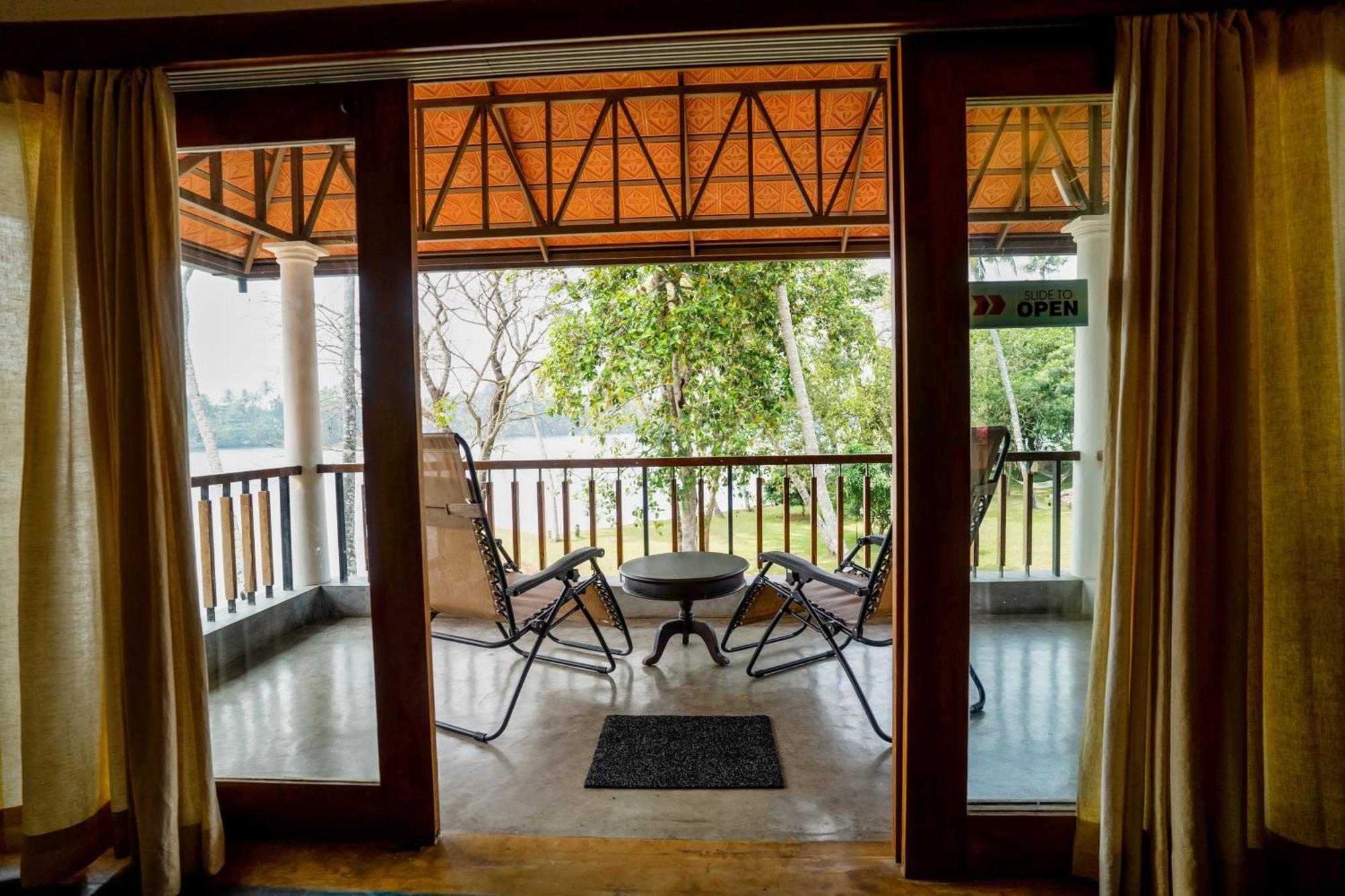 Cranganor History Cafe & Riverside Chateau North Paravur エクステリア 写真