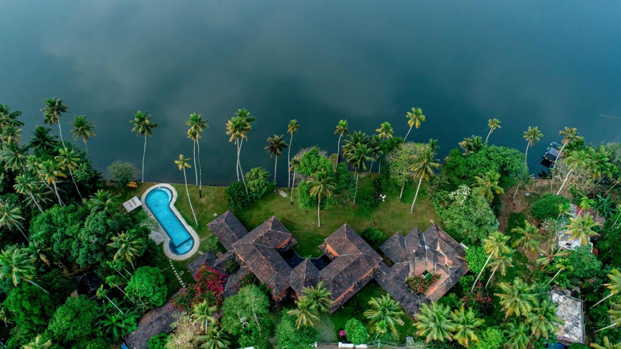 Cranganor History Cafe & Riverside Chateau North Paravur エクステリア 写真