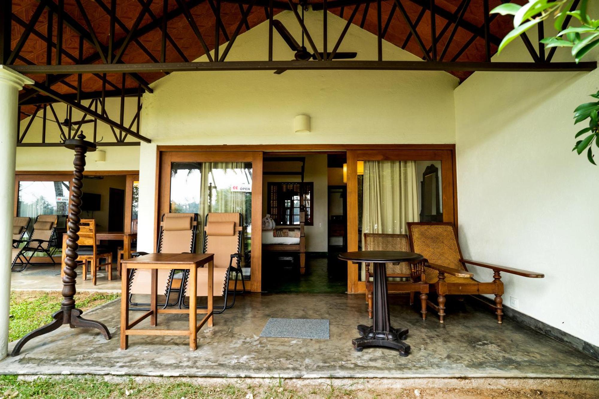 Cranganor History Cafe & Riverside Chateau North Paravur エクステリア 写真