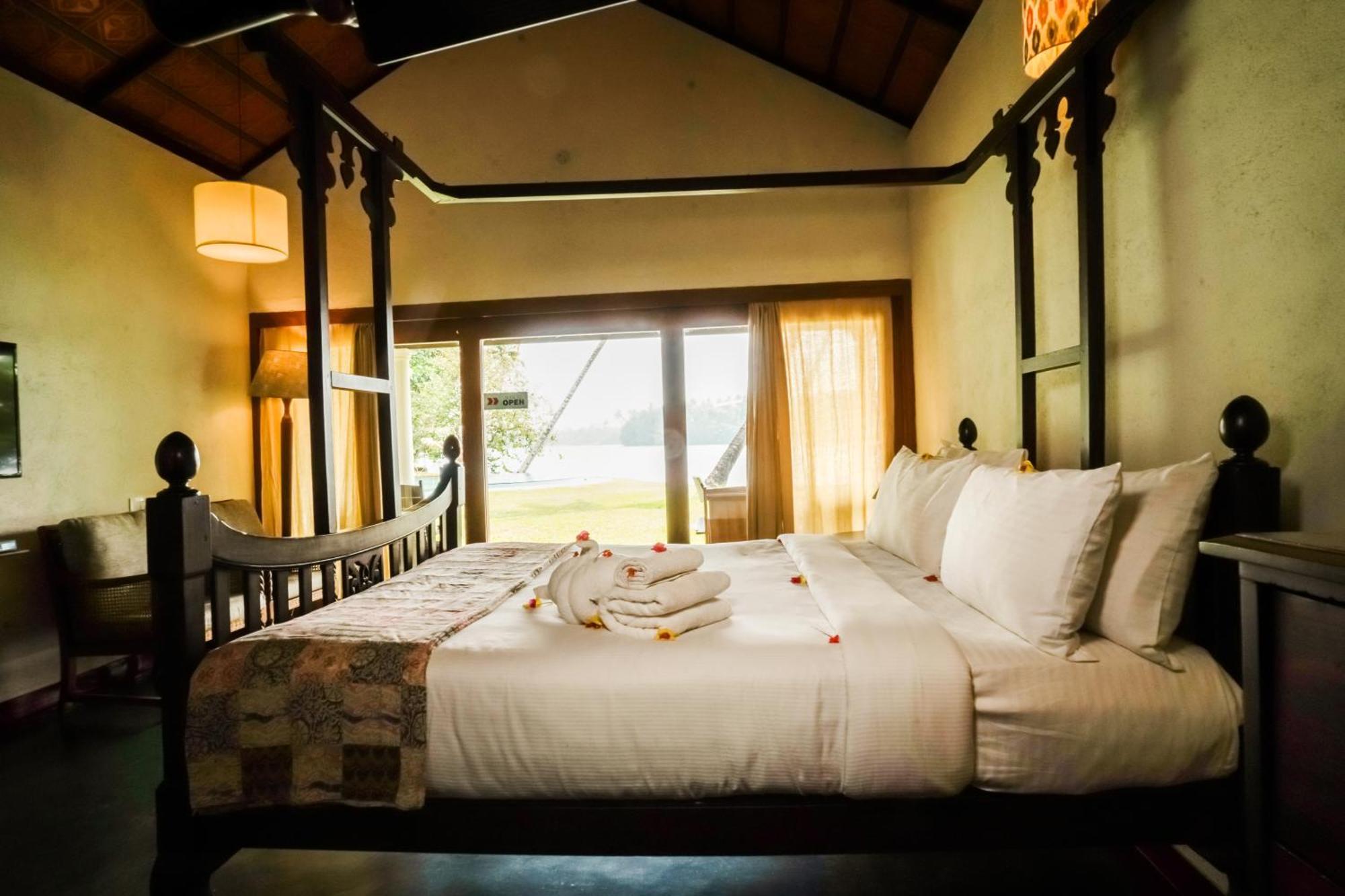 Cranganor History Cafe & Riverside Chateau North Paravur エクステリア 写真