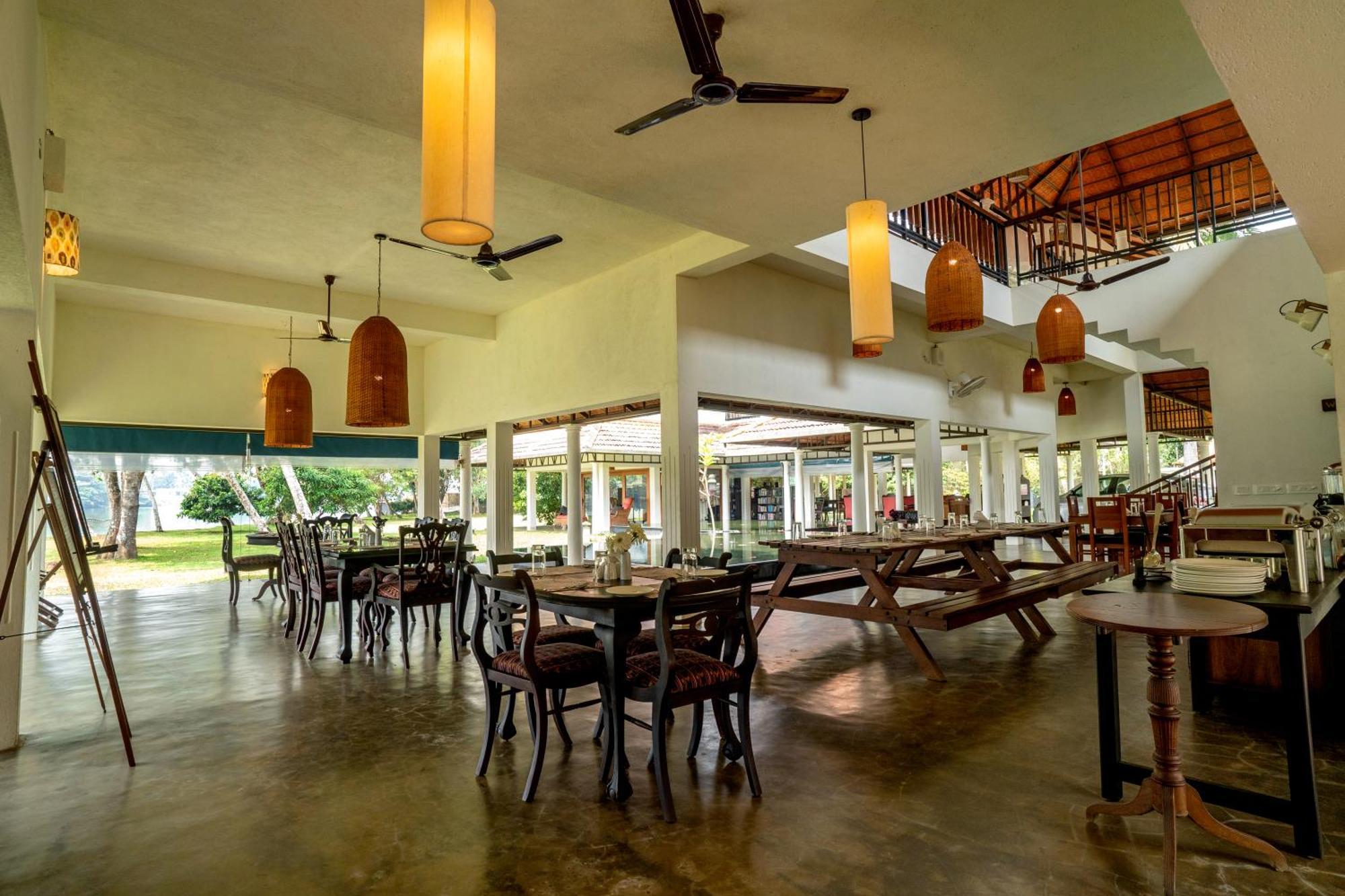 Cranganor History Cafe & Riverside Chateau North Paravur エクステリア 写真