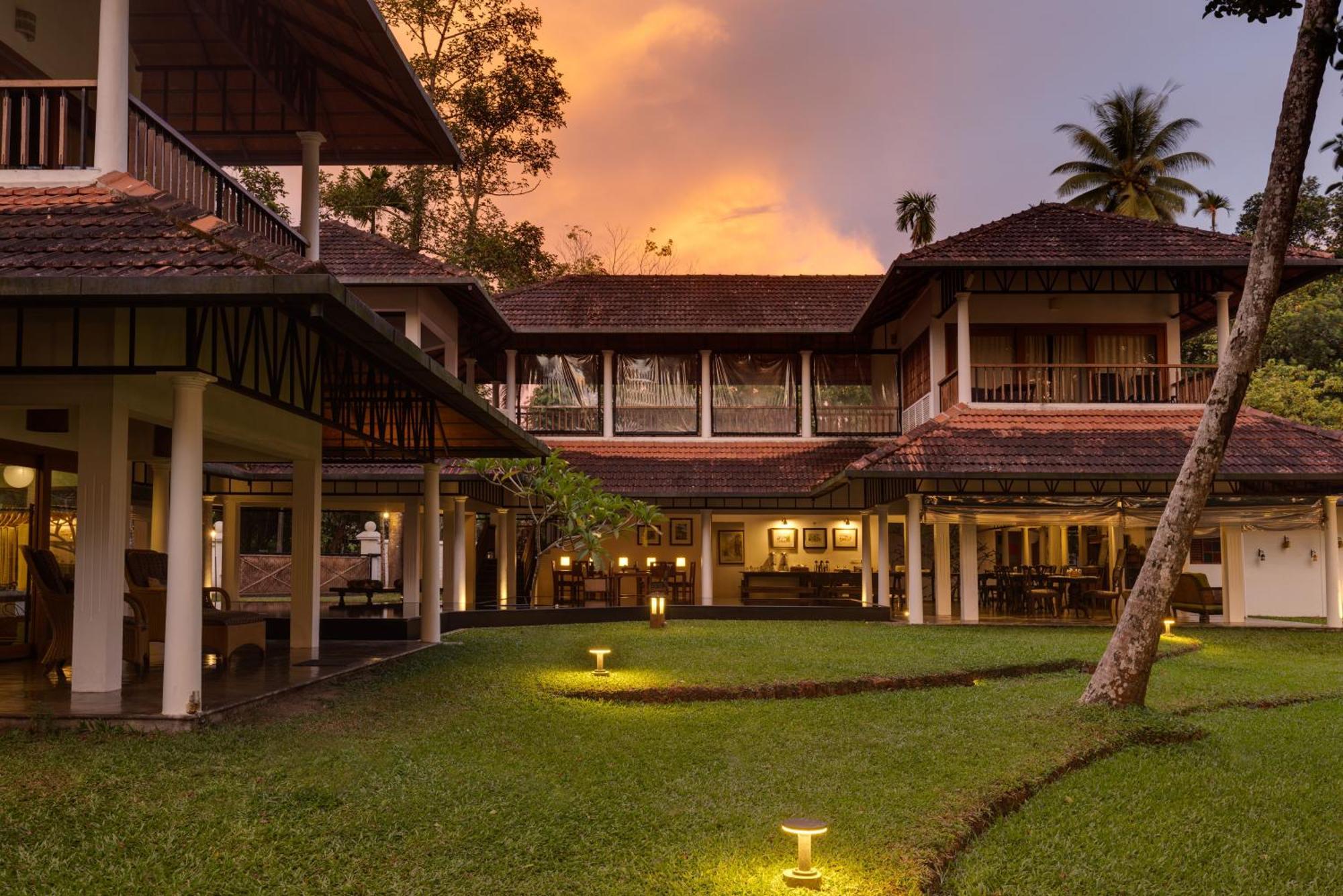 Cranganor History Cafe & Riverside Chateau North Paravur エクステリア 写真