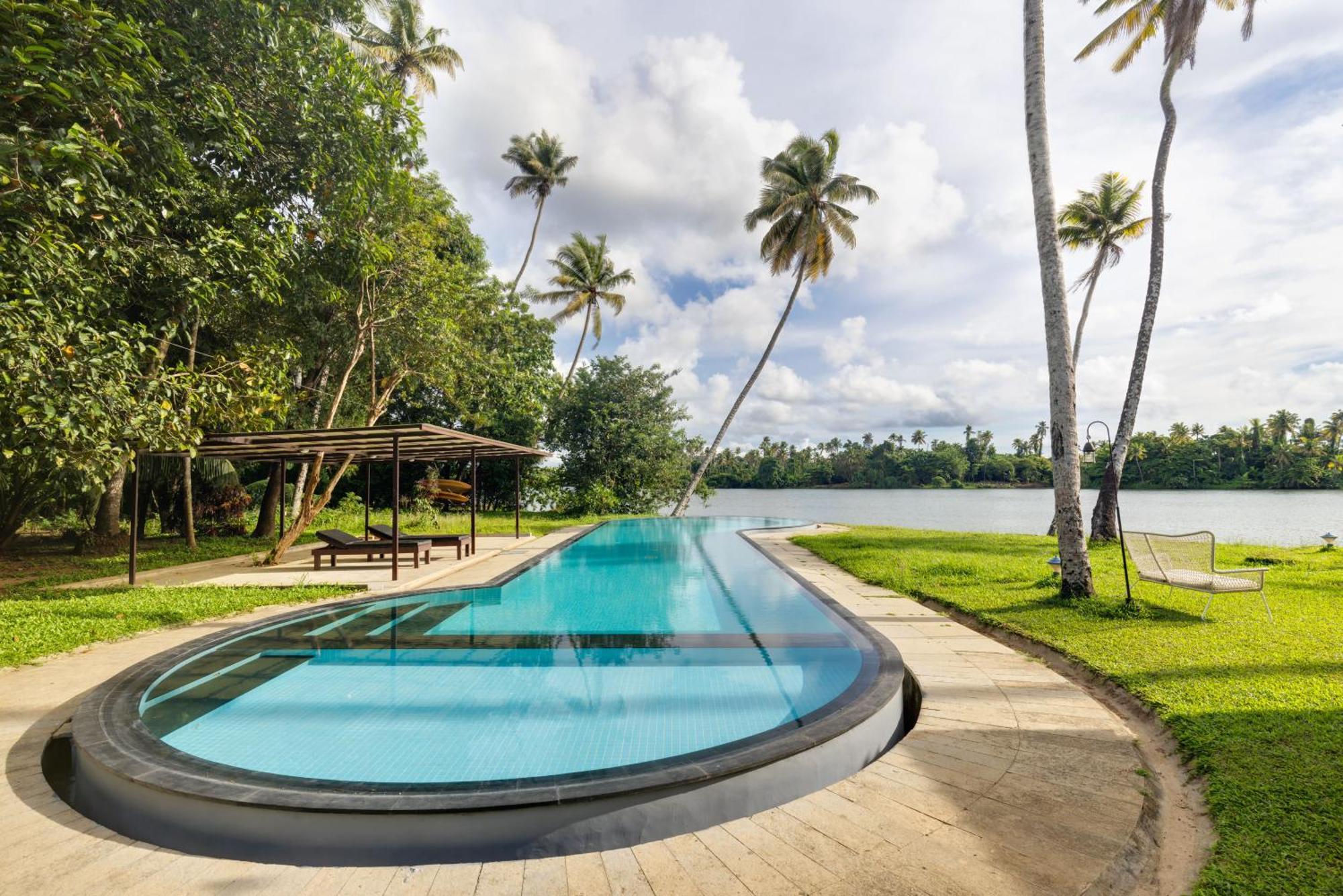 Cranganor History Cafe & Riverside Chateau North Paravur エクステリア 写真