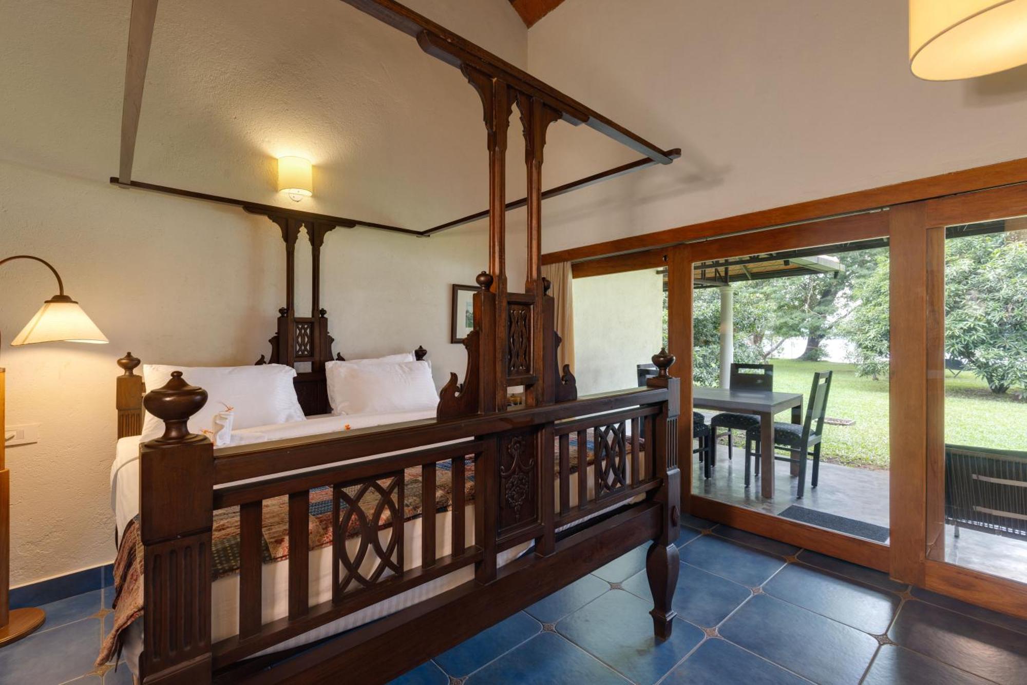 Cranganor History Cafe & Riverside Chateau North Paravur エクステリア 写真